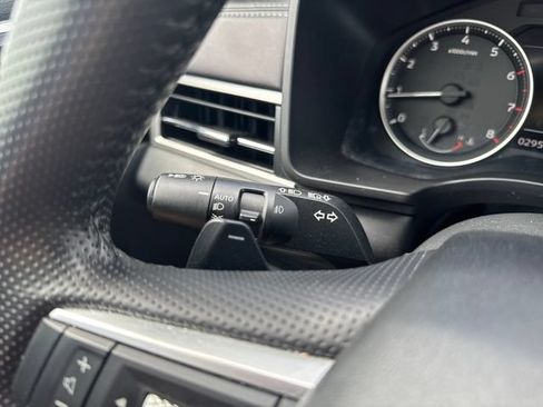 Used 2025 Mitsubishi Outlander AWD image 16