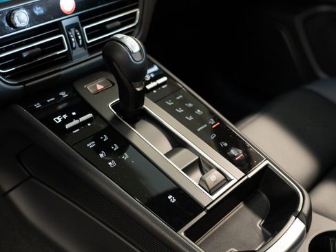 Certified 2026 Porsche Macan AWD/4WD image 21