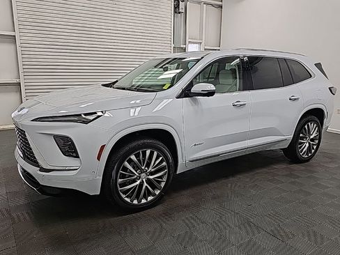 New 2026 Buick Enclave Avenir w/ Super Cruise Package image 4
