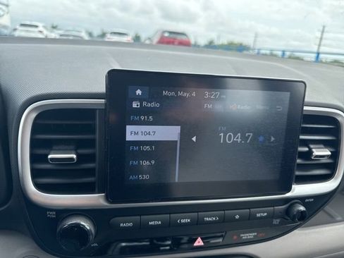 Used 2025 Hyundai Venue SEL FWD image 5