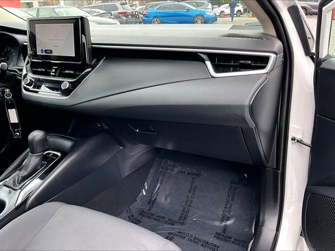 Used 2025 Toyota Corolla LE image 15