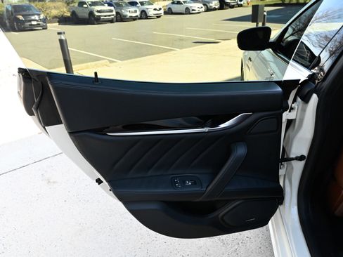 Used 2022 Maserati Ghibli Modena Q4 AWD/4WD image 39