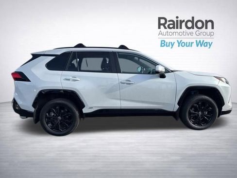Used 2024 Toyota RAV4 SE w/ Convenience Package image 9