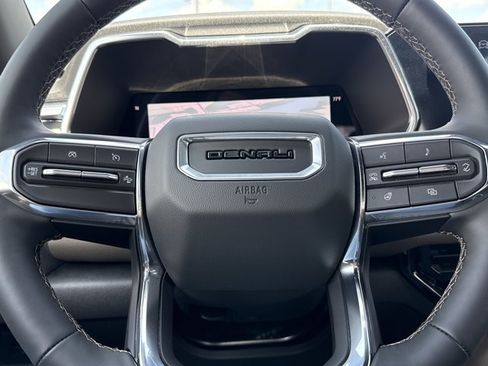 New 2026 GMC Canyon Denali w/ LPO, Denali Black Edition AWD/4WD image 24