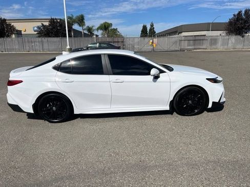 Used 2025 Toyota Camry SE FWD image 3