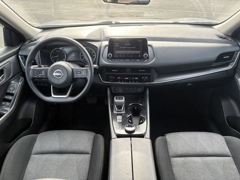 Used 2024 Nissan Rogue SV image 11