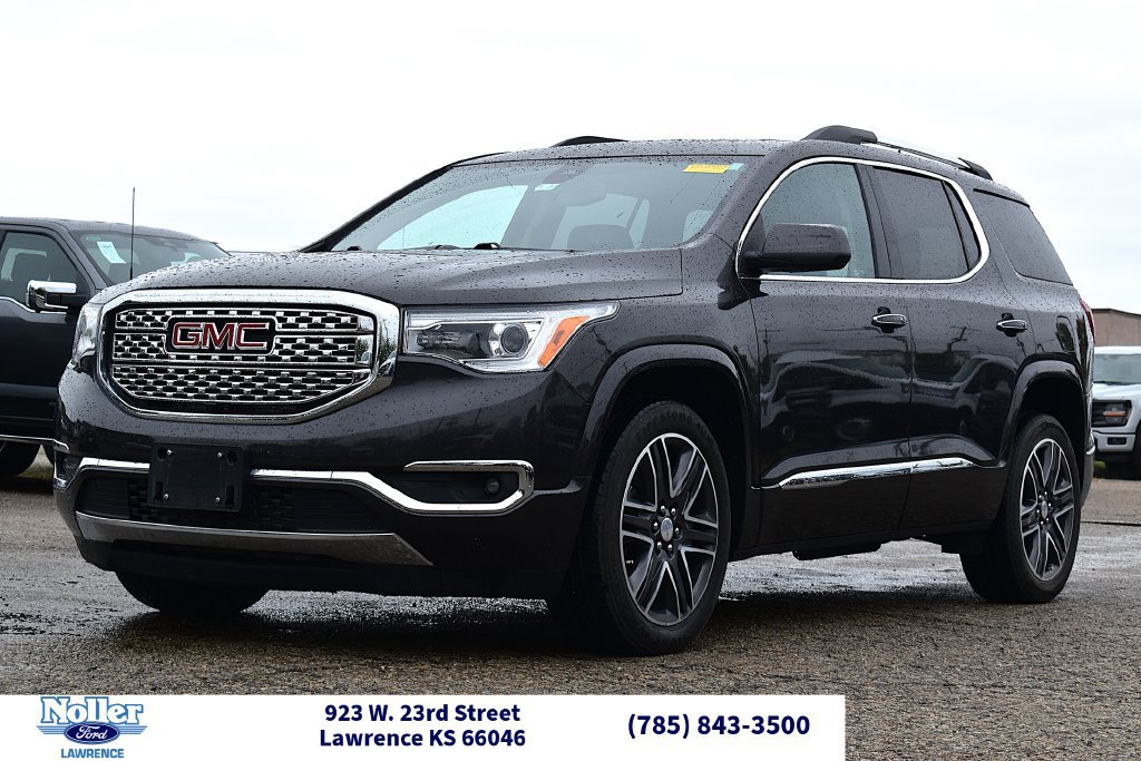 Used 2017 GMC Acadia Denali w/ Technology Package AWD/4WD image 1