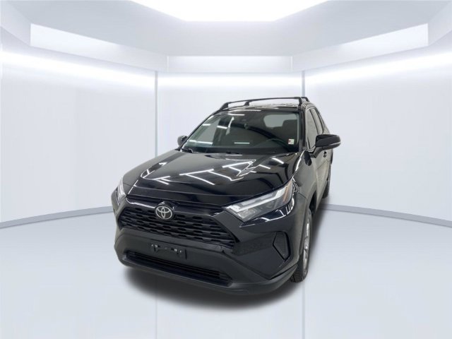 Used 2022 Toyota RAV4 XLE AWD/4WD image 2
