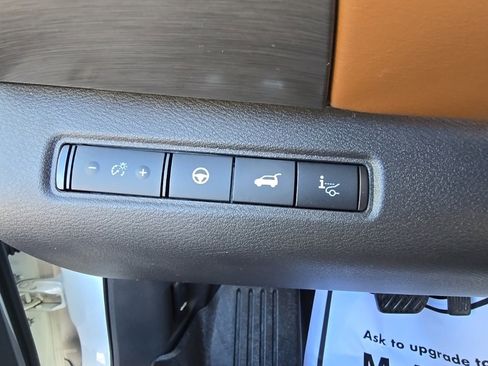 Used 2024 Nissan Pathfinder Platinum image 20