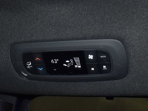 Certified 2025 Chrysler Pacifica Select image 32