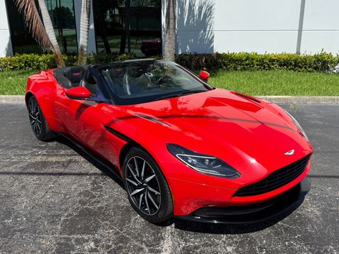 Used 2020 Aston Martin DB11 Volante RWD image 5