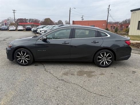 Used 2017 Chevrolet Malibu LT image 2