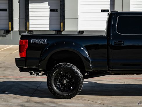 Used 2022 Ford F250 Lariat w/ Black Appearance Package image 17
