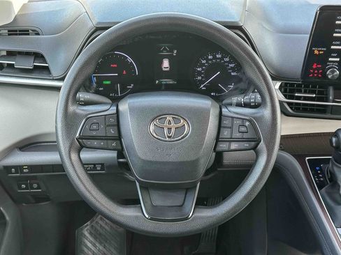 Used 2023 Toyota Sienna LE FWD image 27