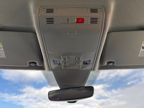 Used 2024 Volkswagen Tiguan SE image 12