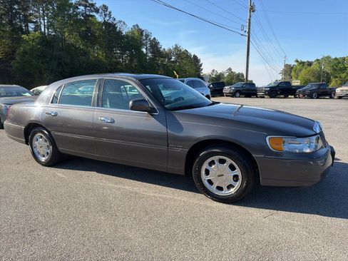 Used 1998 Lincoln Town Car Signature image 3