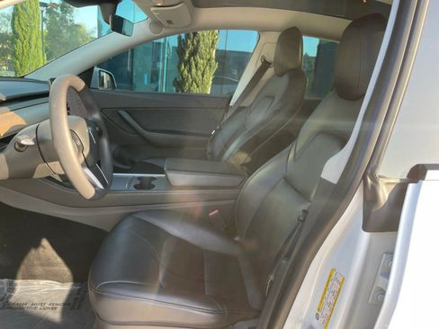 Used 2024 Tesla Model Y Long Range RWD image 11