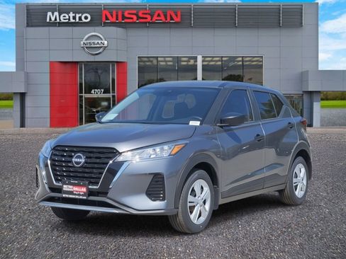 New 2025 Nissan Kicks Play S image 2