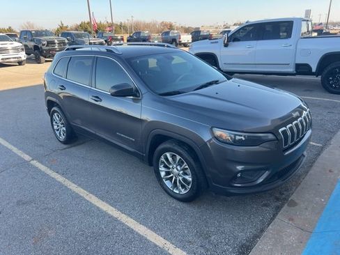 Used 2019 Jeep Cherokee Latitude Plus w/ Comfort/Convenience Group image 1