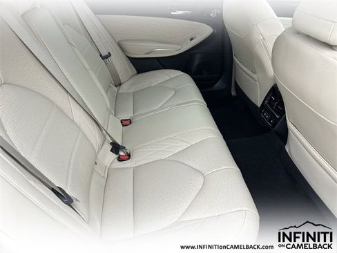 Used 2019 Toyota Avalon Limited image 14