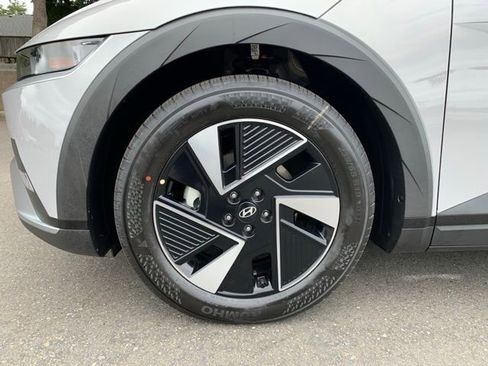 New 2025 Hyundai Ioniq 5 SE image 10
