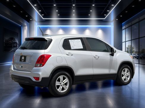 Used 2020 Chevrolet Trax LS FWD image 3