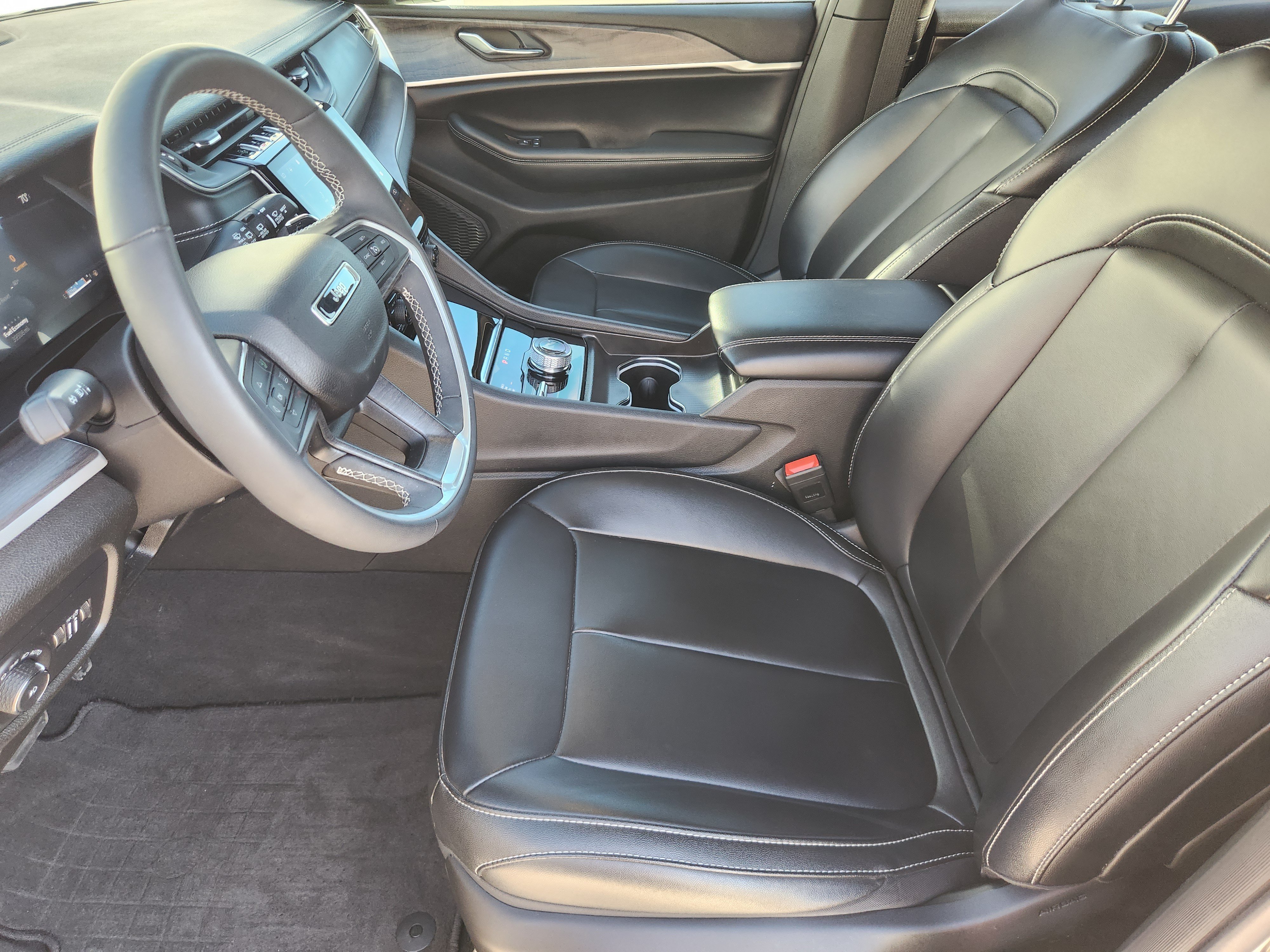 Used 2024 Jeep Grand Cherokee L Limited w/ Black Appearance Package AWD/4WD image 15