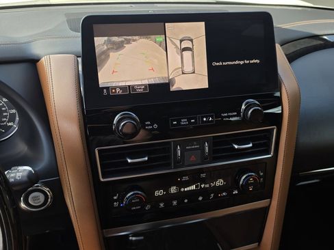 Used 2024 INFINITI QX80 Sensory AWD/4WD image 8