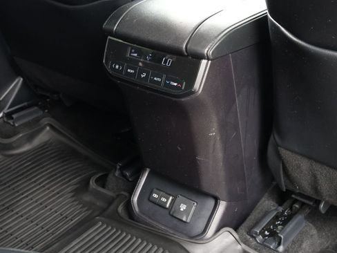 Used 2024 Toyota Highlander Limited AWD/4WD image 35