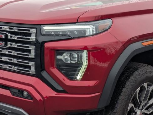 Used 2023 GMC Canyon Denali image 9