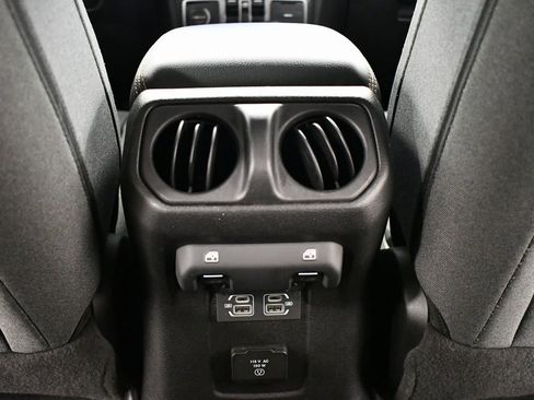 Used 2024 Jeep Wrangler Unlimited Sahara image 15