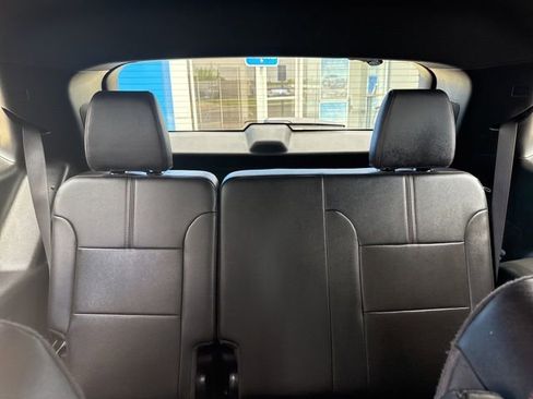 Used 2023 Chevrolet Traverse RS image 16