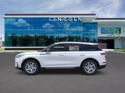 New 2026 Lincoln Corsair Premiere image 3