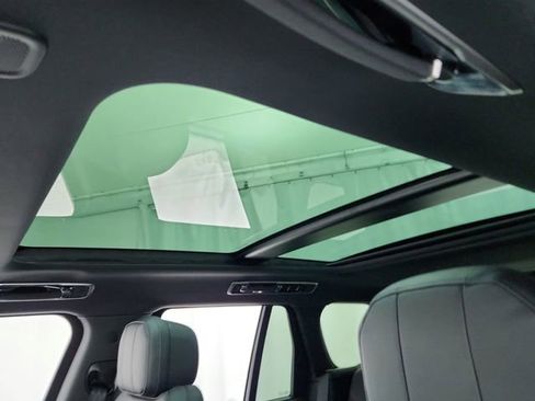 Certified 2025 Land Rover Range Rover SE image 30