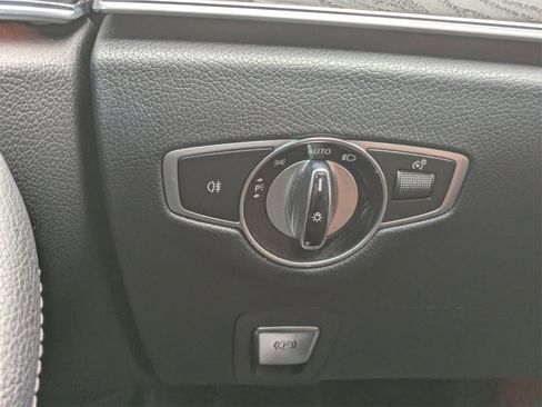 Used 2019 Mercedes-Benz E 300 4MATIC image 34