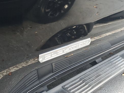 Used 2021 GMC Sierra 1500 Elevation w/ Preferred Package image 3