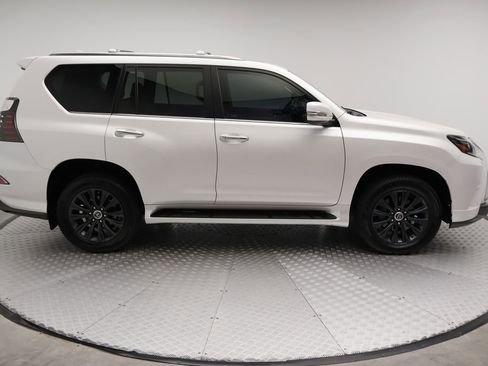 Used 2023 Lexus GX 460 Premium w/ Accessory Package AWD/4WD image 7