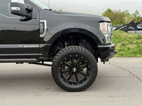 Used 2021 Ford F350 Platinum AWD/4WD image 3