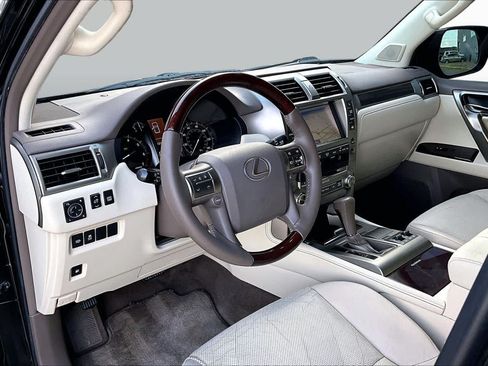 Used 2014 Lexus GX 460 w/ Premium Package AWD/4WD image 15