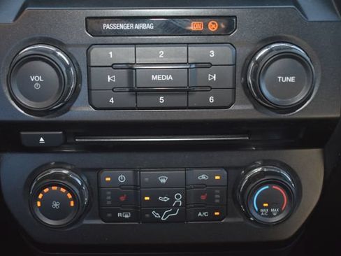 Used 2017 Ford F250 XLT w/ XLT Premium Package AWD/4WD image 34