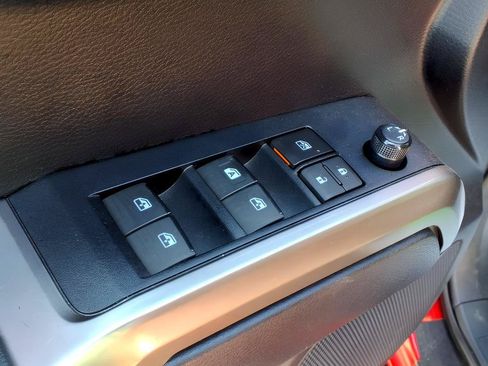 Used 2020 Toyota Tacoma SR5 RWD image 17