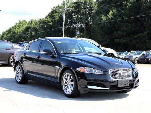 Used 2013 Jaguar XF RWD image 9