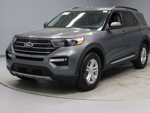 Certified 2024 Ford Explorer XLT w/ Equipment Group 202A AWD/4WD image 7