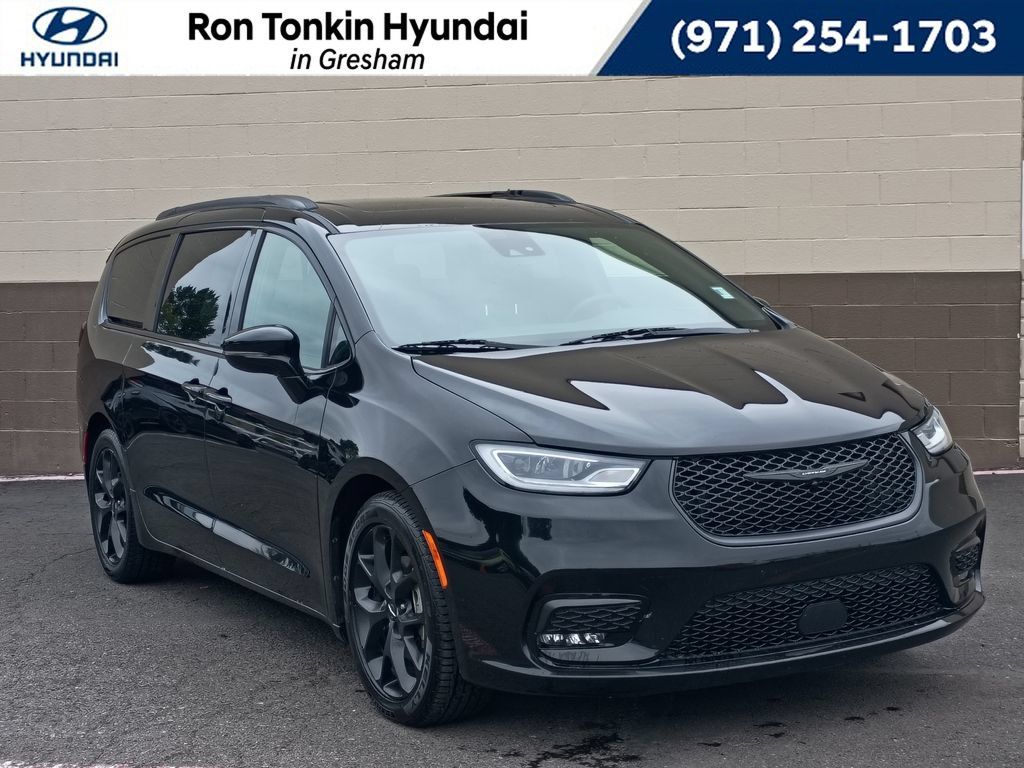 Used 2025 Chrysler Pacifica Limited FWD image 1