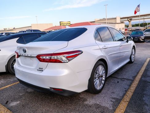 Used 2020 Toyota Camry XLE FWD image 8