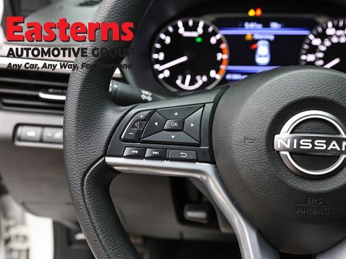 Used 2025 Nissan Altima 2.5 SV FWD image 14