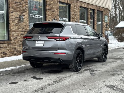 Used 2022 Mitsubishi Outlander SEL Black Edition image 5