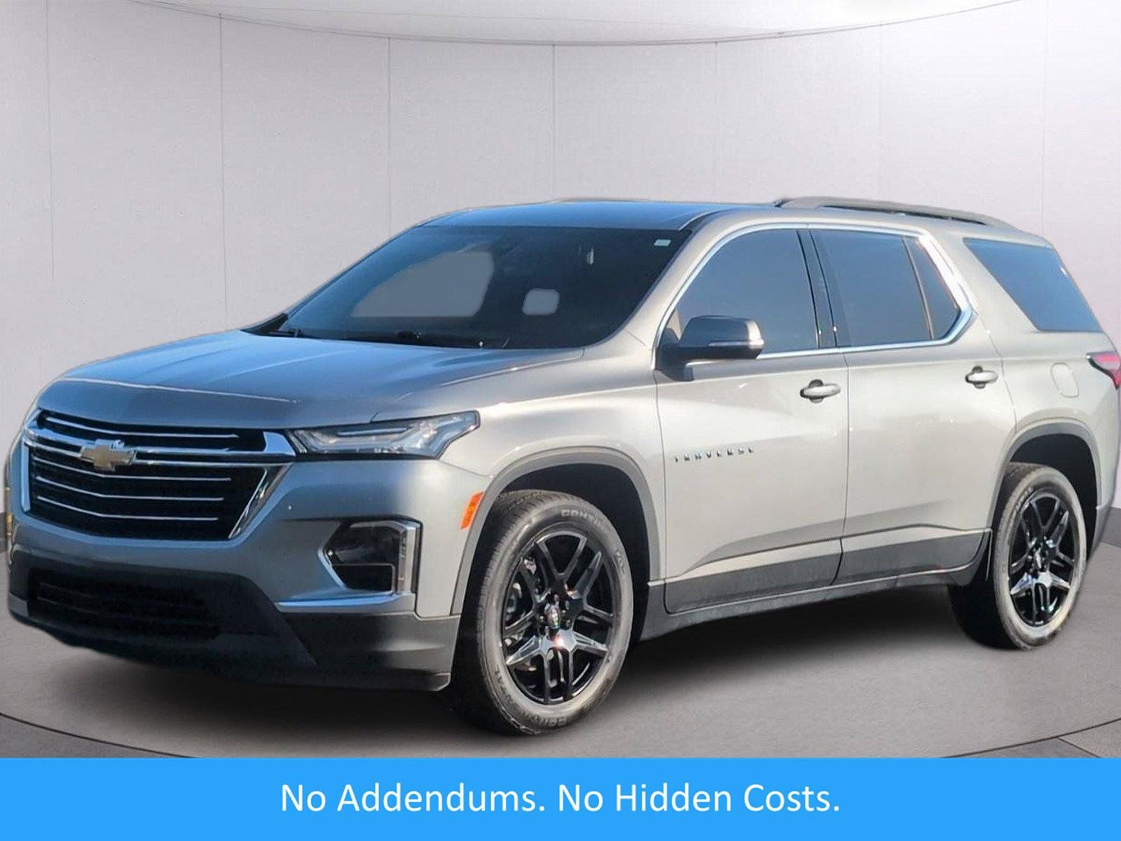 Used 2023 Chevrolet Traverse LT FWD image 1
