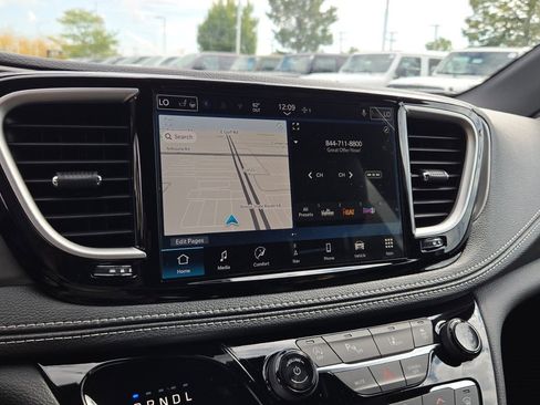 New 2026 Chrysler Pacifica Select image 32