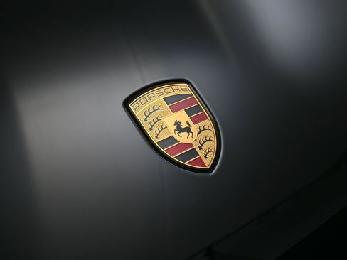 Certified 2022 Porsche Macan image 13